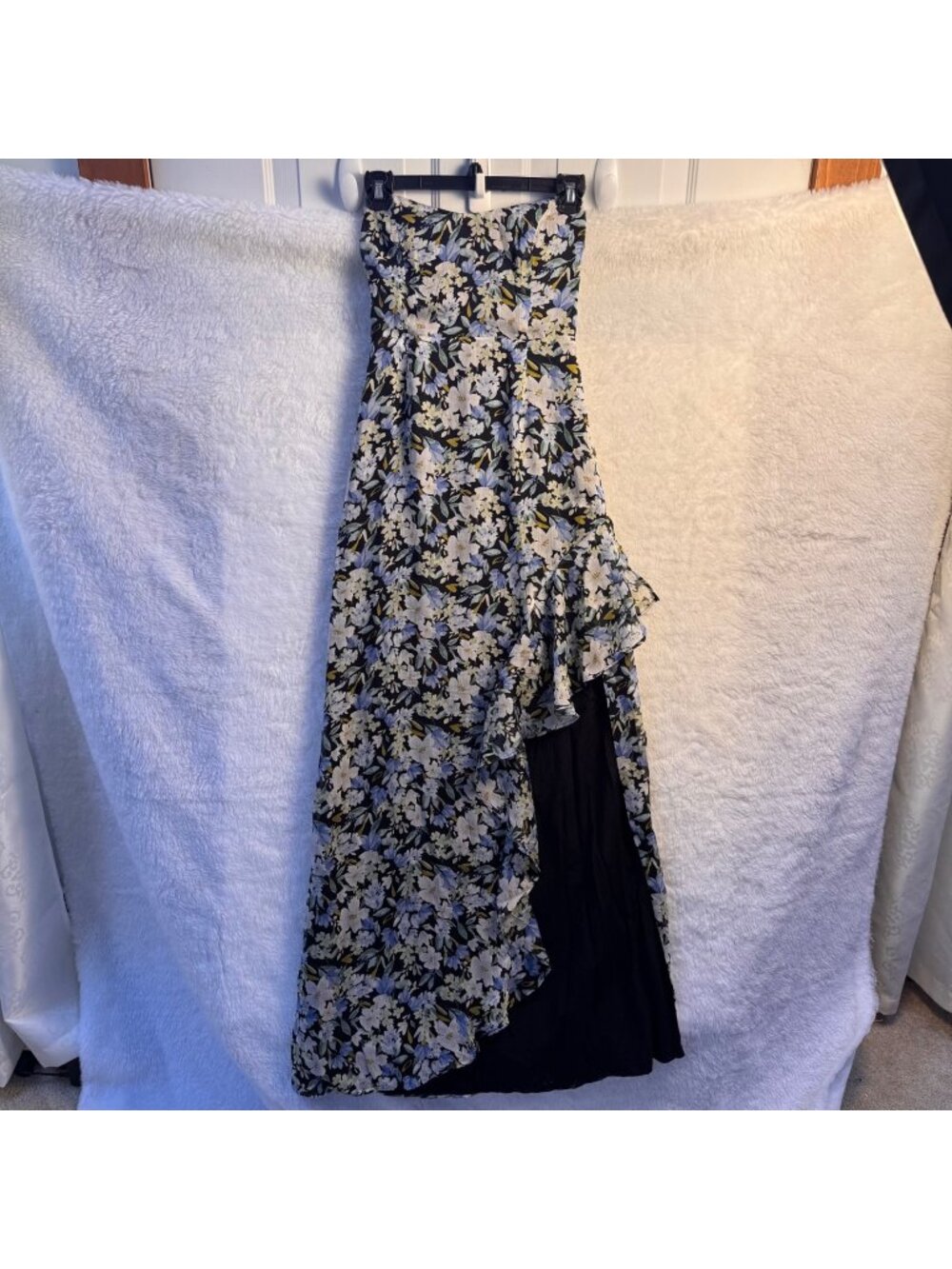 Fore XS Floral Strapless ruffled slit Maxi Dress Black blue white Lightweight